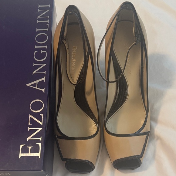 Showstopper brown & tan heels - Picture 4 of 5